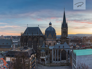 Aachener Dom im Sonnenuntergang Panorama