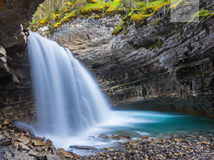 Wasserfall im Johnston Canyon in Kanada - Alberta