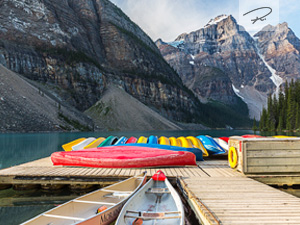 Kanu-Steg am Moraine Lake in Alberta Kanada