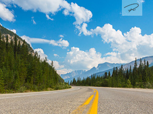 Straße in den Rocky Mountains - Kanada