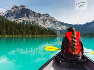 Kanufahren auf dem Emerald Lake in Kanada