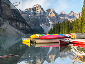 morgenstille am Moraine Lake in Kanada