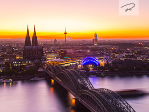 Köln im Abendrot zur Dämmerung