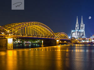 Der Kölner Dom und die Hohenzollernbrücke in der Nacht