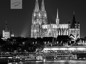 Kölner Dom nachts (S/W)