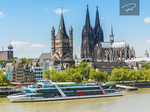 Köln mit gross st. martin am Rhein