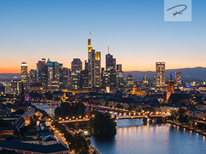 Stadt Frankfurt im Sonnenuntergang