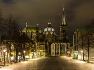 Aachen Cathedral at Night : Stockfoto oder Stockvideo und Fotos, Bilder, Stockmedien von rcfotostock | RC-Photo-Stock