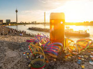 carnival at dusseldorf with old beer (Altbier) : Stockfoto oder Stockvideo und Fotos, Bilder, Stockmedien von rcfotostock | RC-Photo-Stock