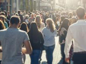 crowd of people in a shopping street : Stockfoto oder Stockvideo und Fotos, Bilder, Stockmedien von rcfotostock | RC-Photo-Stock