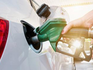 female hand refilling the car with fuel on a filling station : Stockfoto oder Stockvideo und Fotos, Bilder, Stockmedien von rcfotostock | RC-Photo-Stock