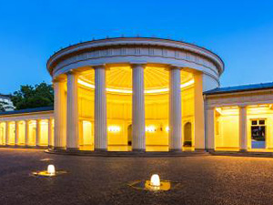  fountain Elisenbrunnen in Aachen at night : Stockfoto oder Stockvideo und Fotos, Bilder, Stockmedien von rcfotostock | RC-Photo-Stock 