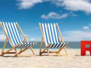 Reiseverbot (German for: Travel ban in the coronavirus pandemic) concept with slogan on the beach with deckchair, Palm tree and blue sky : Stockfoto oder Stockvideo und Fotos, Bilder, Stockmedien von rcfotostock | RC-Photo-Stock