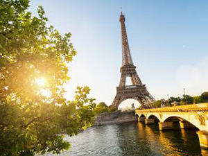 Seine in Paris with Eiffel tower in sunrise time : Stockfoto oder Stockvideo und Fotos, Bilder, Stockmedien von rcfotostock | RC-Photo-Stock