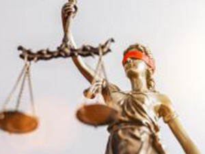 The Statue of Justice - lady justice or Iustitia / Justitia the Roman goddess of Justice with red blindfold, banner size, copyspace for your individual text. : Stockfoto oder Stockvideo und Fotos, Bilder, Stockmedien von rcfotostock | RC-Photo-Stock