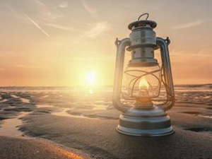 vintage lantern at sunset, romantic evening at the beach : Stockfoto oder Stockvideo und Fotos, Bilder, Stockmedien von rcfotostock | RC-Photo-Stock